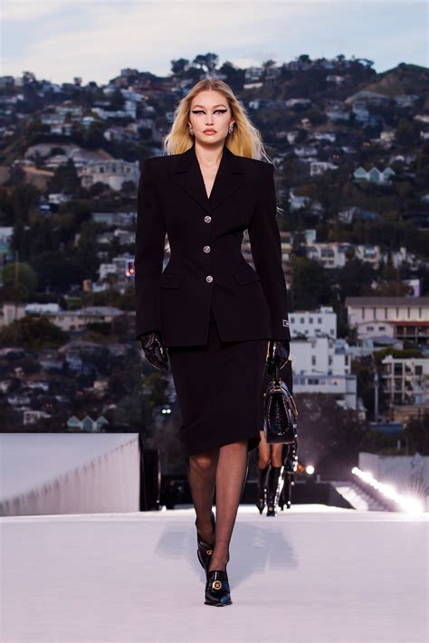 versace 2023 fall collection